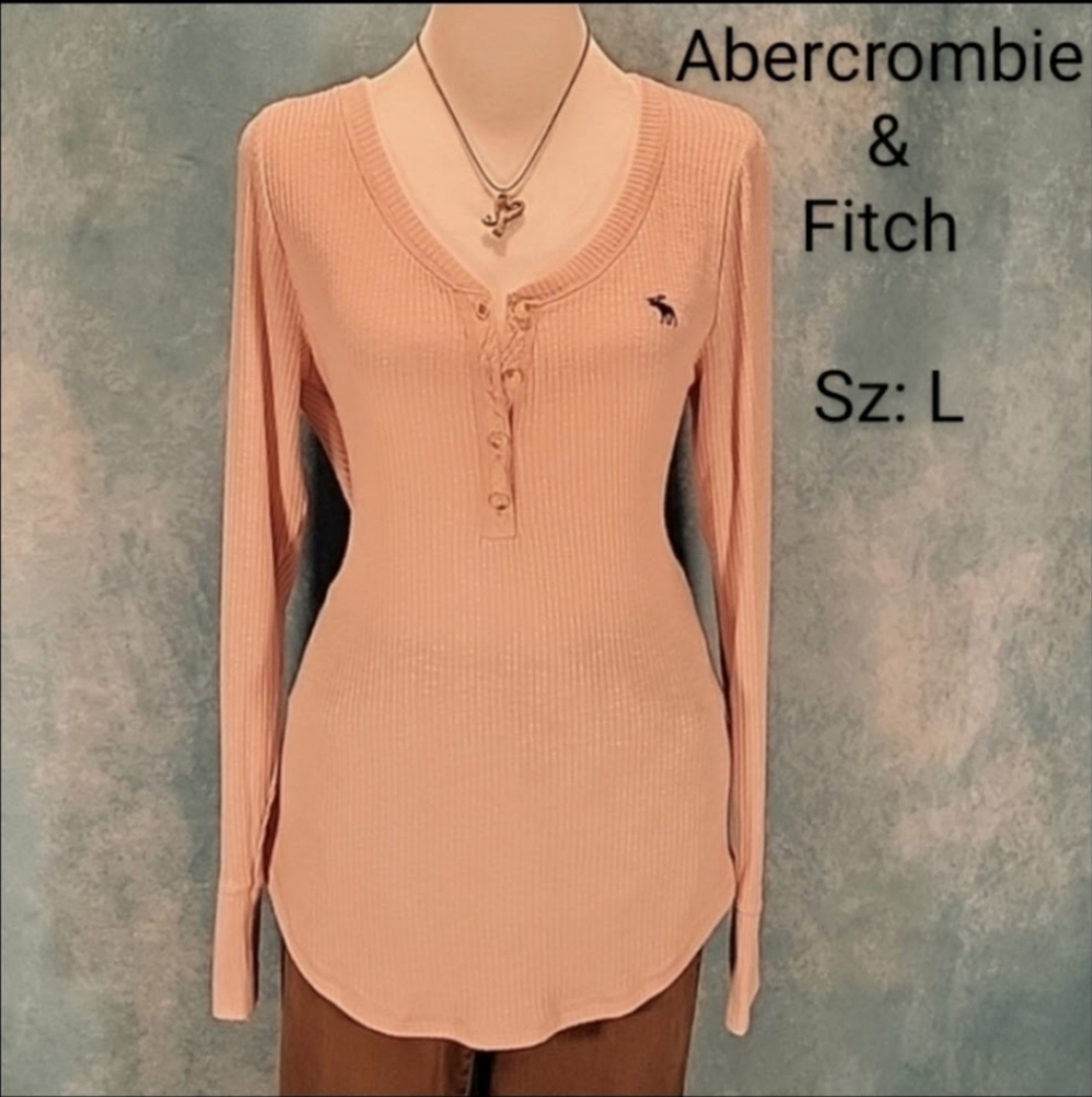 Abercrombie & Fitch Long Tail Stretch Sweater in Pink w/ Embroidered Logo